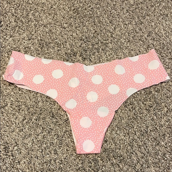 Victoria's Secret No-Show Panties Set - Picture 3 of 7